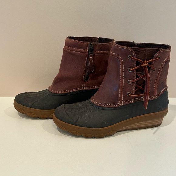 Women size 7 Sperry boots - Picture 2 of 5